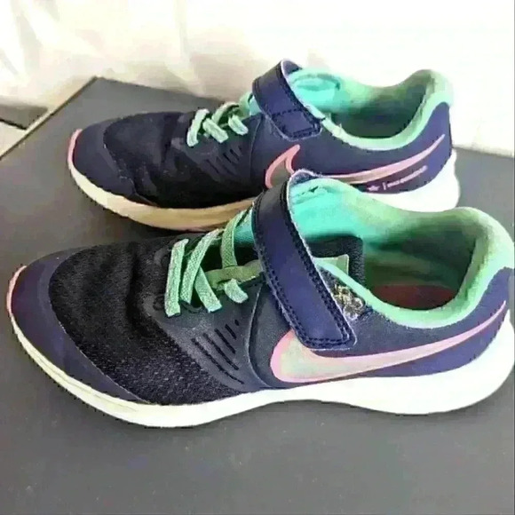 Nike  Girls - Picture 1 of 4